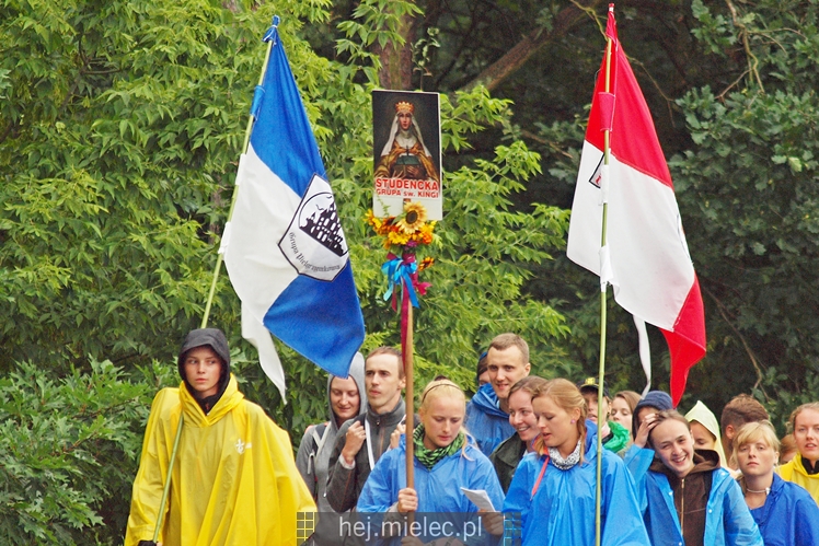 Pielgrzymi z Diecezji Rzeszowskiej tradycyjnie przeszli przez Powiat Mielecki