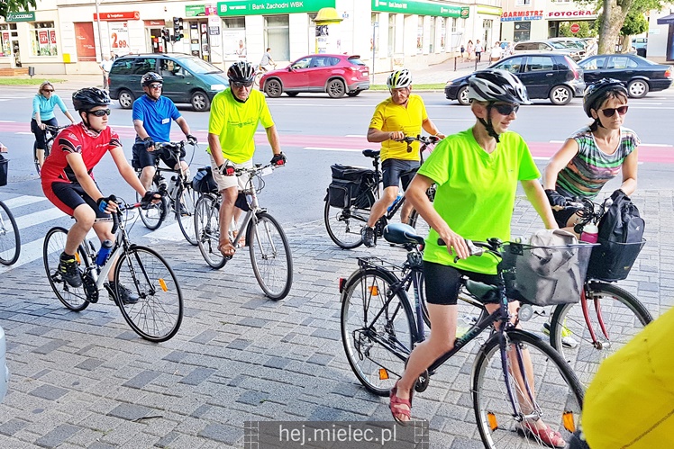Jadą rowerami z Łańcuta na Jasną Górę, tradycyjnie zatrzymują się w Mielcu