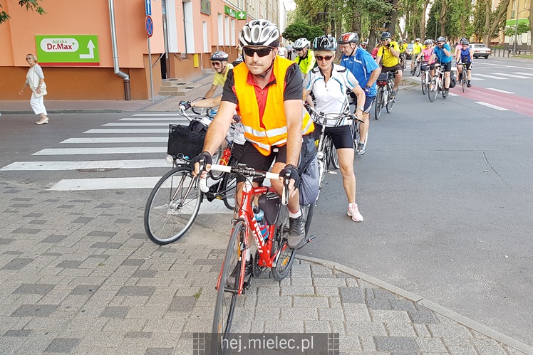Jadą rowerami z Łańcuta na Jasną Górę, tradycyjnie zatrzymują się w Mielcu