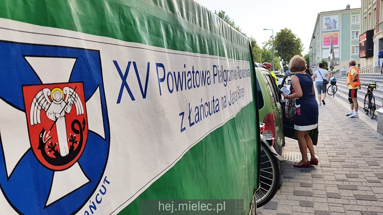 Jadą rowerami z Łańcuta na Jasną Górę, tradycyjnie zatrzymują się w Mielcu