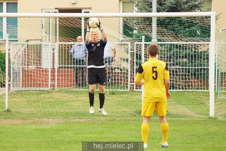 Stal II Mielec pokonała Czarnych Trześń