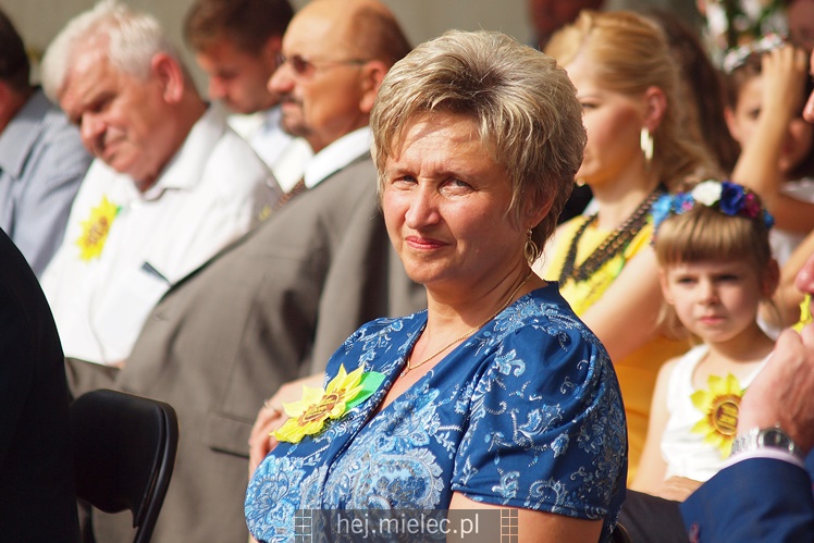 Sarnów pierwszy raz gościł dożynki gminy Tuszów. Była radość z dobrych żniw