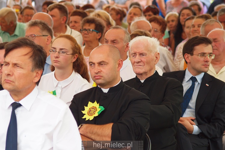 Sarnów pierwszy raz gościł dożynki gminy Tuszów. Była radość z dobrych żniw