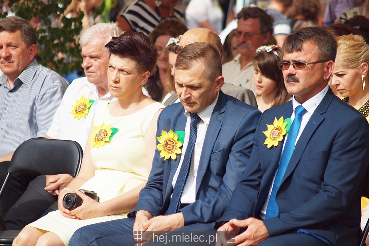 Sarnów pierwszy raz gościł dożynki gminy Tuszów. Była radość z dobrych żniw