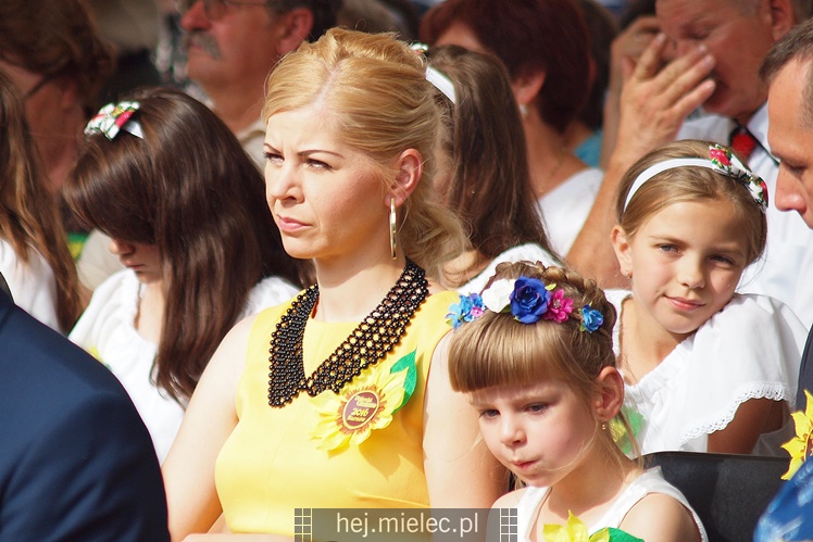 Sarnów pierwszy raz gościł dożynki gminy Tuszów. Była radość z dobrych żniw