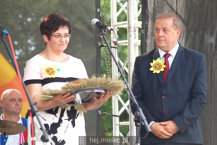 Sarnów pierwszy raz gościł dożynki gminy Tuszów. Była radość z dobrych żniw