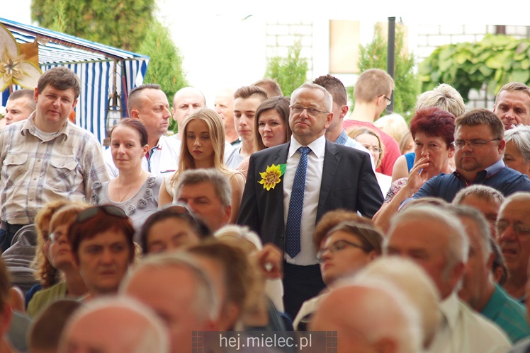 Sarnów pierwszy raz gościł dożynki gminy Tuszów. Była radość z dobrych żniw