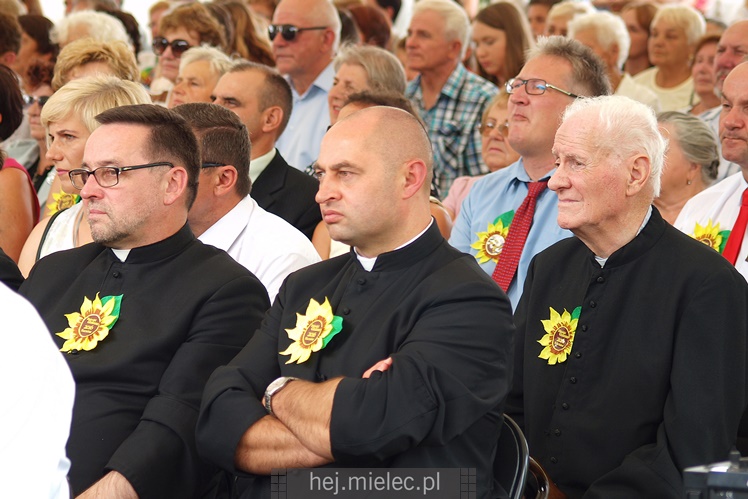 Sarnów pierwszy raz gościł dożynki gminy Tuszów. Była radość z dobrych żniw