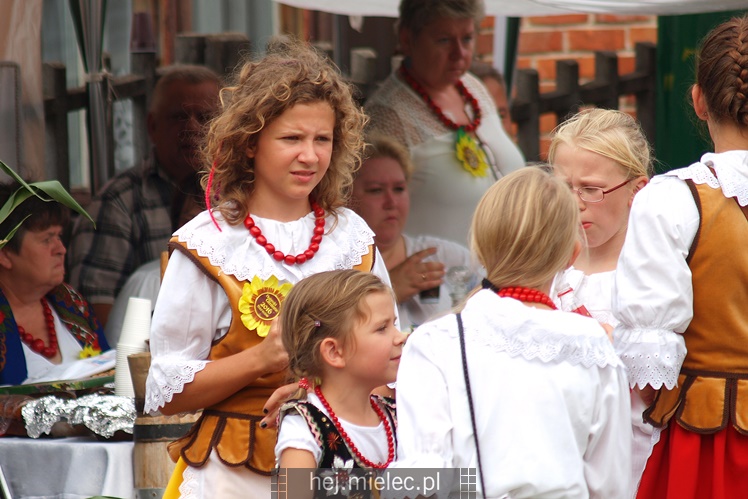Sarnów pierwszy raz gościł dożynki gminy Tuszów. Była radość z dobrych żniw