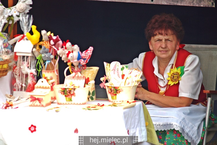 Sarnów pierwszy raz gościł dożynki gminy Tuszów. Była radość z dobrych żniw