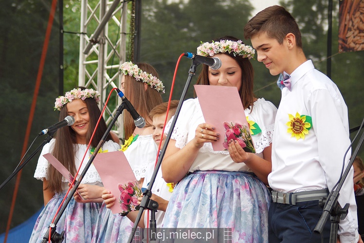 Sarnów pierwszy raz gościł dożynki gminy Tuszów. Była radość z dobrych żniw