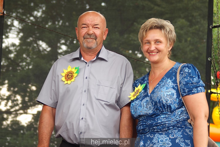 Sarnów pierwszy raz gościł dożynki gminy Tuszów. Była radość z dobrych żniw