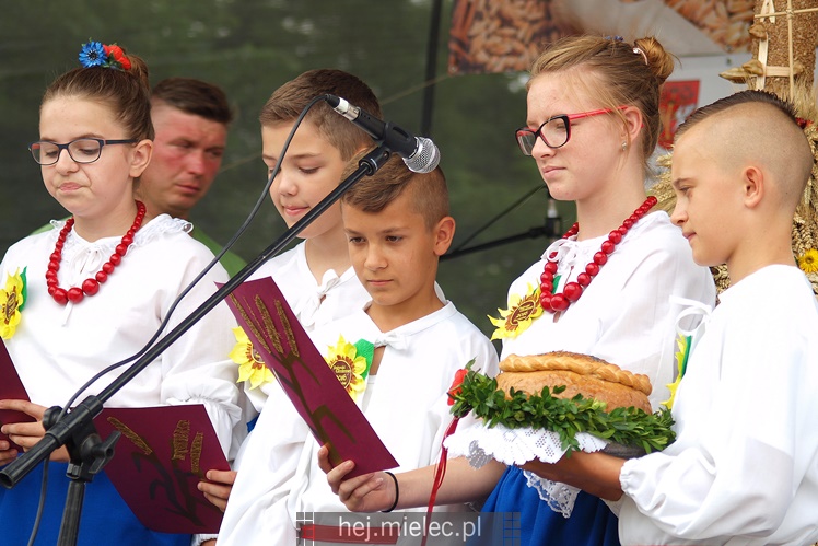 Sarnów pierwszy raz gościł dożynki gminy Tuszów. Była radość z dobrych żniw