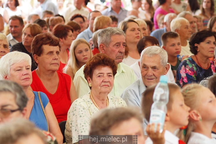 Sarnów pierwszy raz gościł dożynki gminy Tuszów. Była radość z dobrych żniw