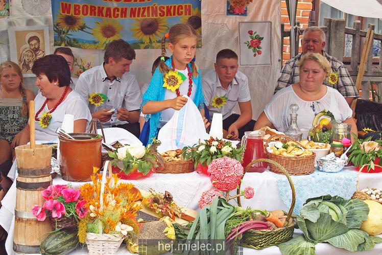 Sarnów pierwszy raz gościł dożynki gminy Tuszów. Była radość z dobrych żniw