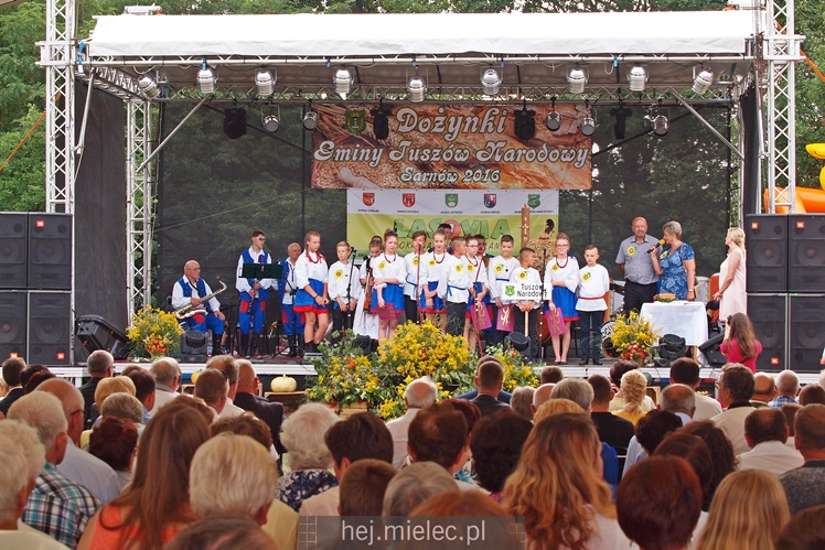 Sarnów pierwszy raz gościł dożynki gminy Tuszów. Była radość z dobrych żniw