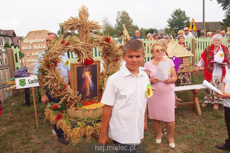 Sarnów pierwszy raz gościł dożynki gminy Tuszów. Była radość z dobrych żniw