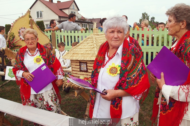 Sarnów pierwszy raz gościł dożynki gminy Tuszów. Była radość z dobrych żniw