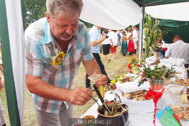 Sarnów pierwszy raz gościł dożynki gminy Tuszów. Była radość z dobrych żniw