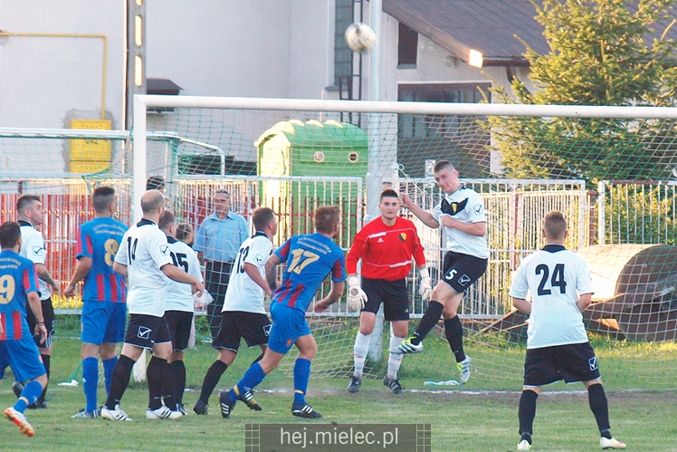 5. liga piłkarska: Czarni Trześń - Radomyślanka