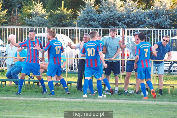 5. liga piłkarska: Czarni Trześń - Radomyślanka