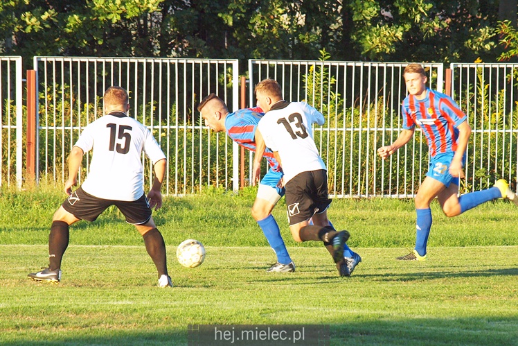 5. liga piłkarska: Czarni Trześń - Radomyślanka