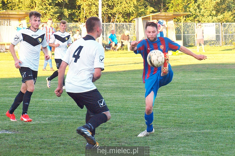 5. liga piłkarska: Czarni Trześń - Radomyślanka