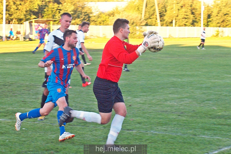 5. liga piłkarska: Czarni Trześń - Radomyślanka