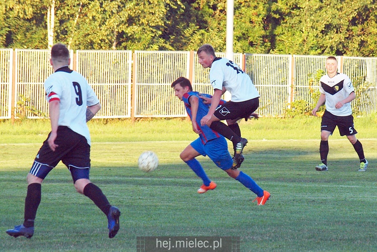 5. liga piłkarska: Czarni Trześń - Radomyślanka