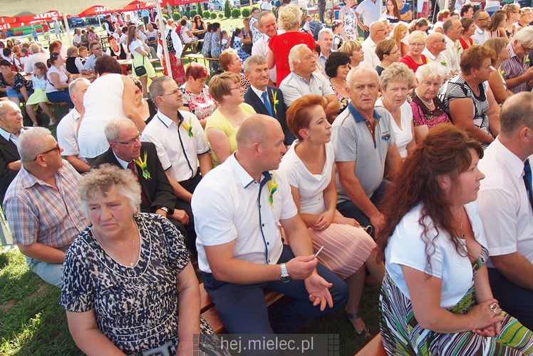W Czerminie dożynki zwyczajowo na placu amfiteatralnym. Była radość z plonów