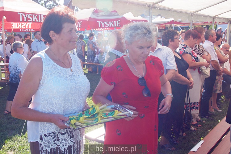 W Czerminie dożynki zwyczajowo na placu amfiteatralnym. Była radość z plonów