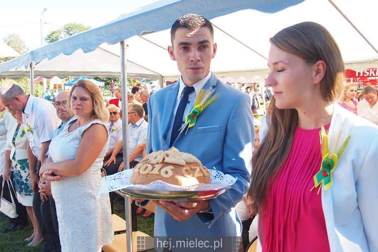 W Czerminie dożynki zwyczajowo na placu amfiteatralnym. Była radość z plonów