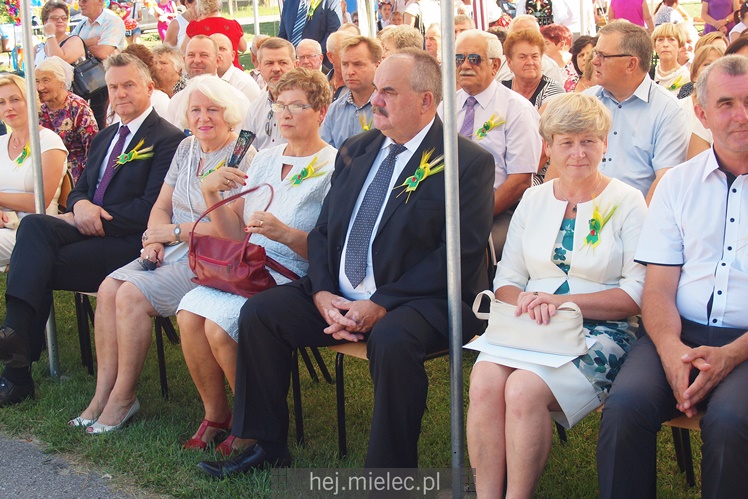 W Czerminie dożynki zwyczajowo na placu amfiteatralnym. Była radość z plonów