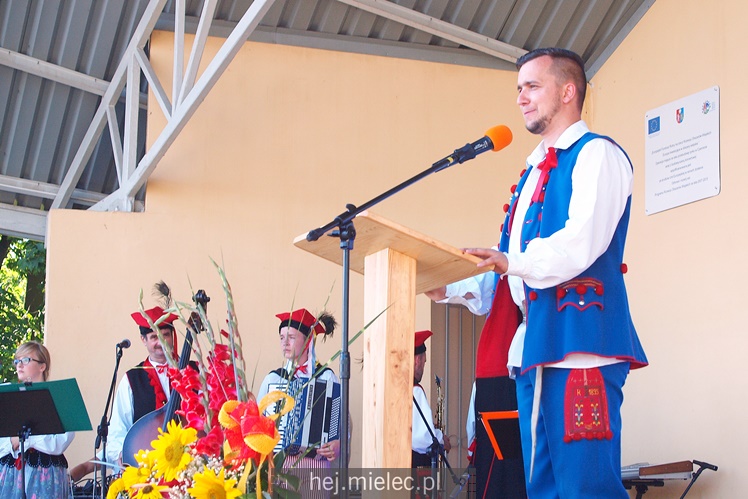 W Czerminie dożynki zwyczajowo na placu amfiteatralnym. Była radość z plonów