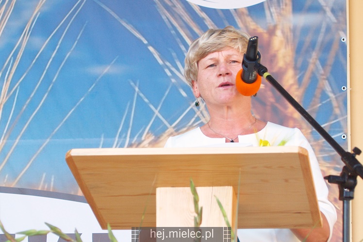 W Czerminie dożynki zwyczajowo na placu amfiteatralnym. Była radość z plonów
