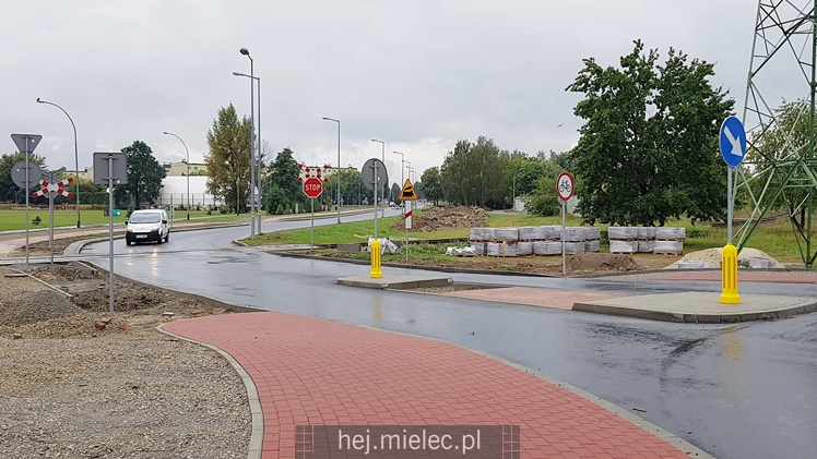 Ulica Padykuły przejezdna, rondo gotowe