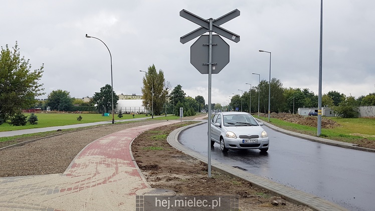 Ulica Padykuły przejezdna, rondo gotowe