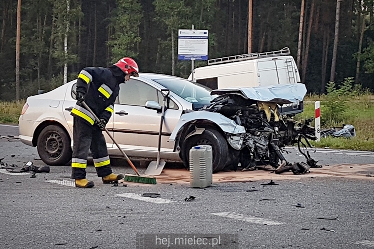 Wypadek na obwodnicy Mielca. Trzy osoby w szpitalu
