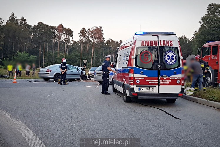 Wypadek na obwodnicy Mielca. Trzy osoby w szpitalu