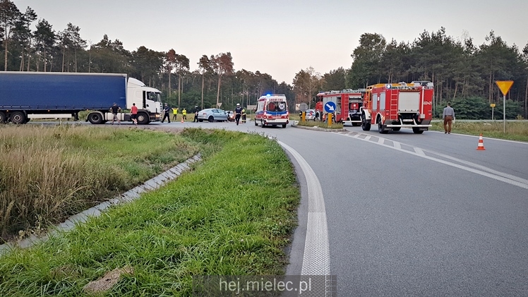 Wypadek na obwodnicy Mielca. Trzy osoby w szpitalu
