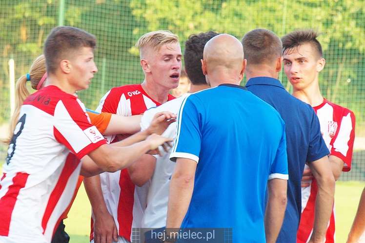 Ostre i kontrowersyjne derby w CLJ