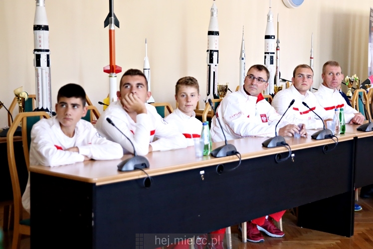 Spotkanie uczestników Mistrzostw Świata Modeli Kosmicznych we Lwowie u starosty