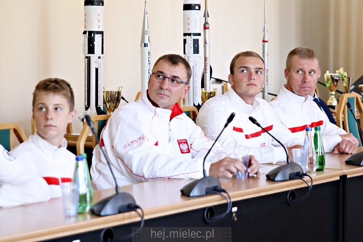 Spotkanie uczestników Mistrzostw Świata Modeli Kosmicznych we Lwowie u starosty