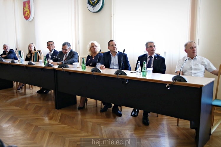 Spotkanie uczestników Mistrzostw Świata Modeli Kosmicznych we Lwowie u starosty