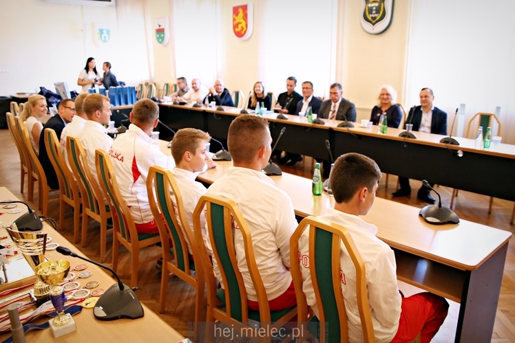 Spotkanie uczestników Mistrzostw Świata Modeli Kosmicznych we Lwowie u starosty