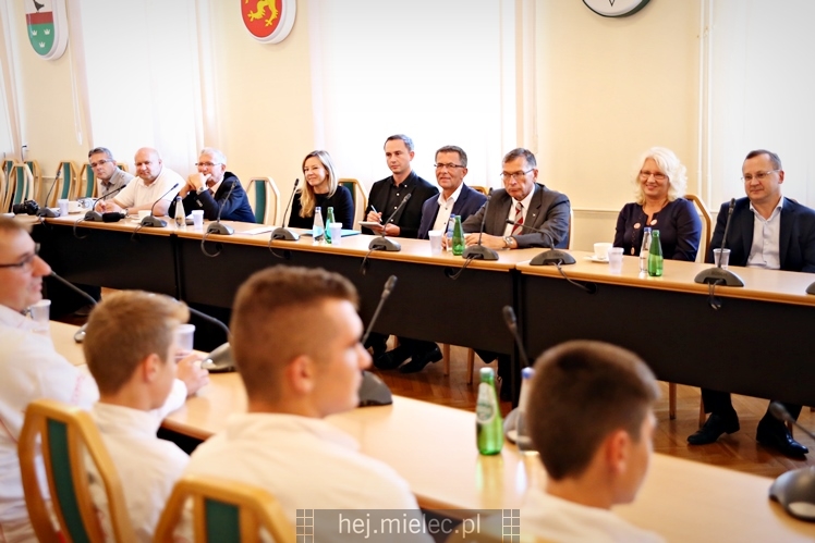 Spotkanie uczestników Mistrzostw Świata Modeli Kosmicznych we Lwowie u starosty