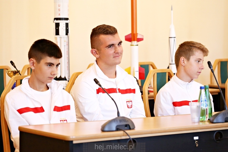Spotkanie uczestników Mistrzostw Świata Modeli Kosmicznych we Lwowie u starosty