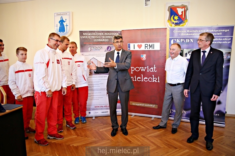 Spotkanie uczestników Mistrzostw Świata Modeli Kosmicznych we Lwowie u starosty