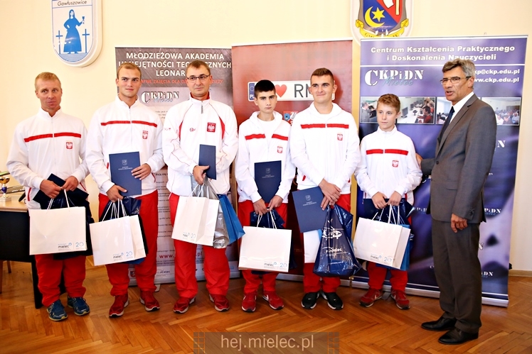 Spotkanie uczestników Mistrzostw Świata Modeli Kosmicznych we Lwowie u starosty