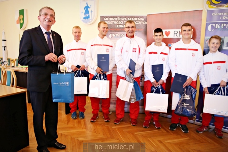 Spotkanie uczestników Mistrzostw Świata Modeli Kosmicznych we Lwowie u starosty